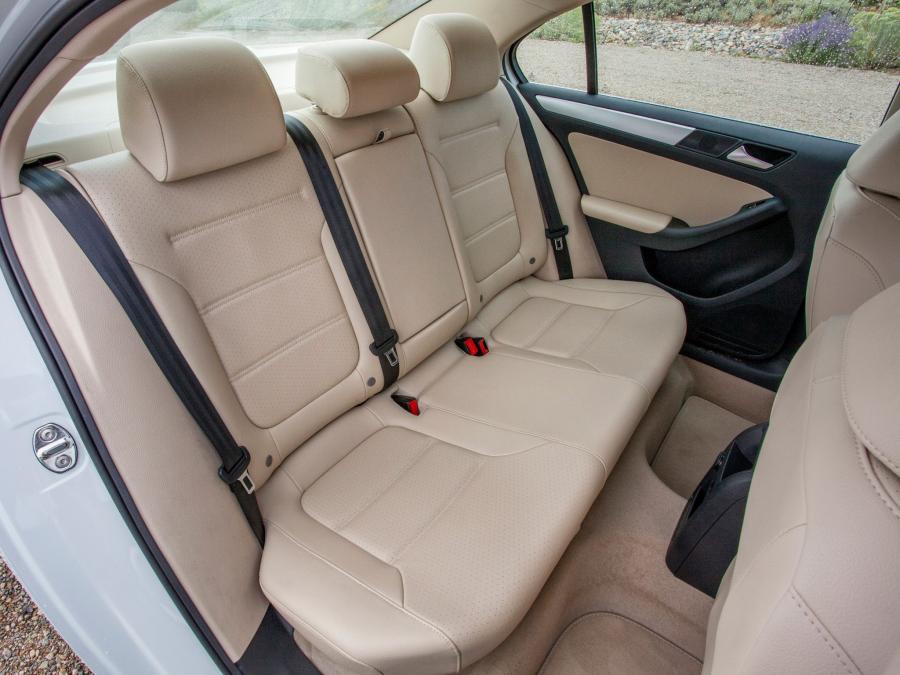  Volkswagen Jetta Hybrid 2012 года  (US) (фото 7 из 24)
